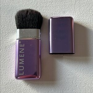 Lumene retractable capped makeup brush